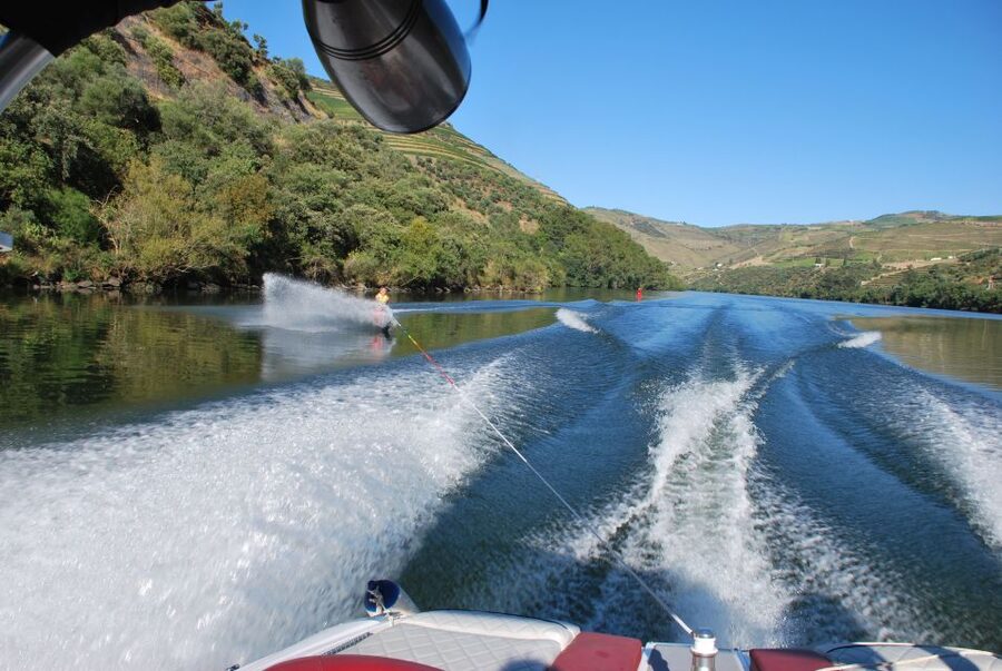 Pinhão: River Douro Speedboat Tour with Water Sports - Should you book the Pinhão speedboat tour?