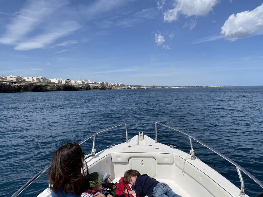Polignano a Mare: Speedboat Cruise to Caves with Aperitif - The guides make the short cruise work
