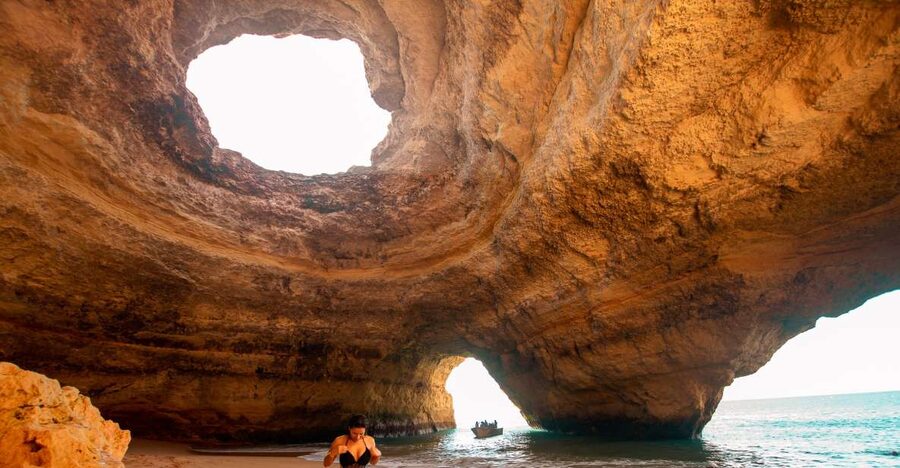 Portimão: Benagil Cave, Marinha Beach Speedboat Tour - The speedboat ride along the Algarve cliffs
