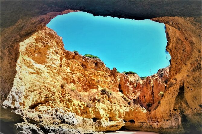 Portimão: Benagil Caves Speedboat Tour - Guides, captains, and the human side of the outing