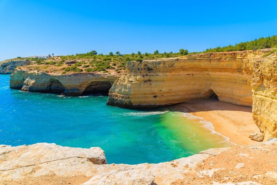 Portimão: Benagil Sea Caves Speedboat Adventure Tour - Portimão to Ferragudo: a lively start