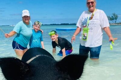 Powerboat and Snorkel Experience with Swimming Pigs and Turtles