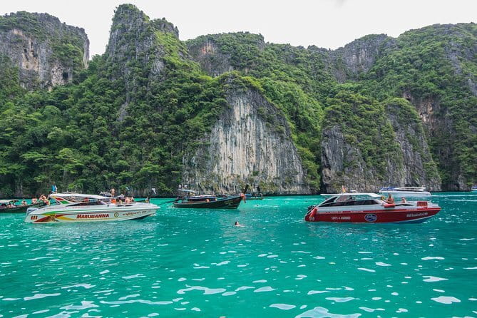 Premium Speedboat Tour: James Bond Island, Phuket - Lunch at the floating village
