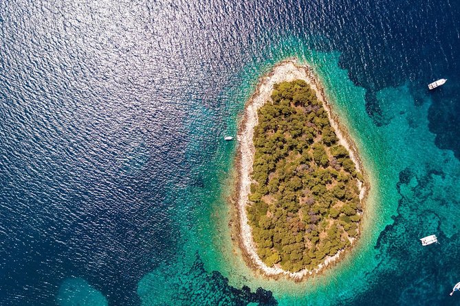 Private 3 islands Tour With Speed boat to Blue Lagoon and Solta from Split or Trogir - Drvenik Veliki and its quiet coves