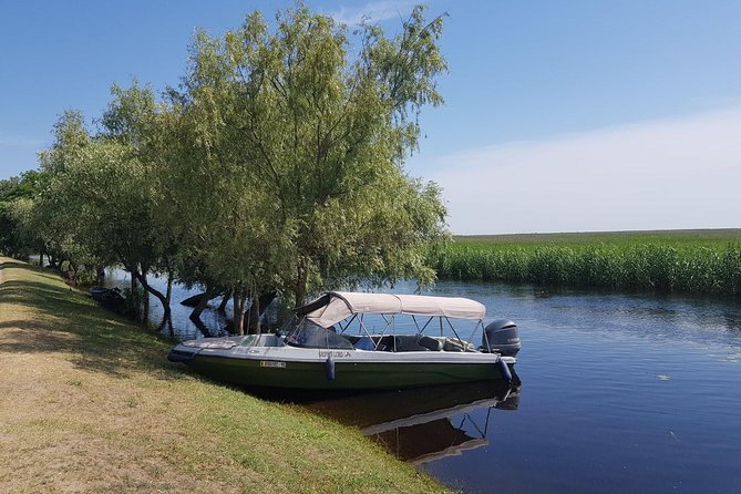 PRIVATE 4-5h speedboat tour to the village Mila23 - Four hours on the Delta by speedboat