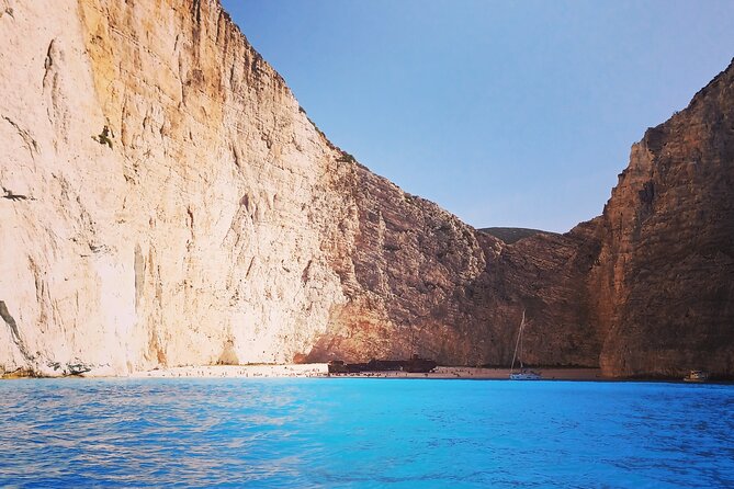 Private 7m 250hp speed boat tour Shipwreck Blue caves up to 8pax - A flexible route instead of a fixed schedule