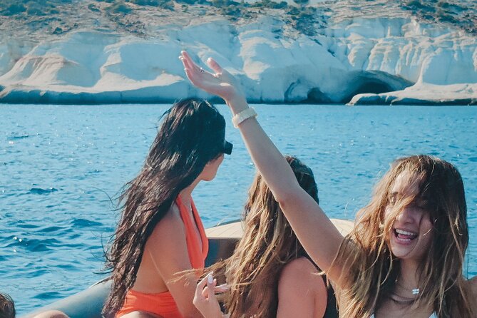 Private Cruise with Speedboat: Kleftiko- Sarakiniko- Sykia cave - Sykia Beach and its open-roof cave