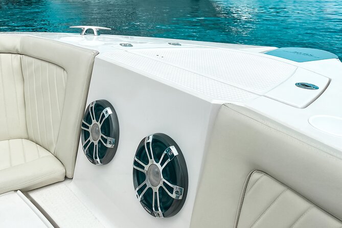 Private Full-Day Speed Boat Tour of St. Martin with Luxury Lunch - Long Bay and La Samanna show off the French side