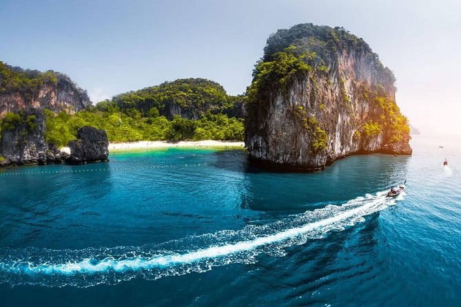 Private Hong Krabi & James Bond Islands Adventure by Speedboat - Panak and Hong Islands: a scenic boat tour between stops
