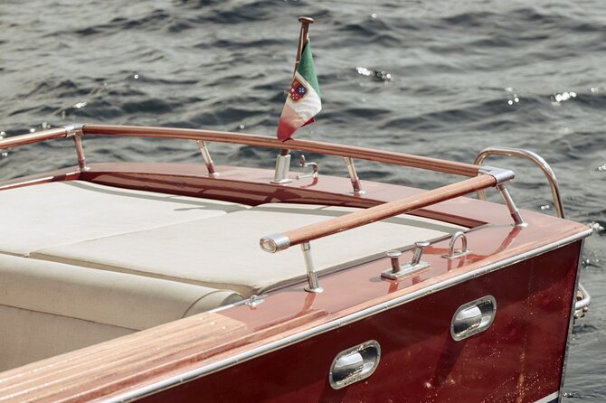Private Lake Como Wooden Speedboat Tour with Aperitif - The sparkling wine aperitif and onboard atmosphere