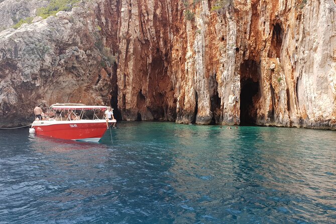 Private Red Rocks and Pakleni Islands beach hopping speedboat tour - What to bring and who will enjoy it most