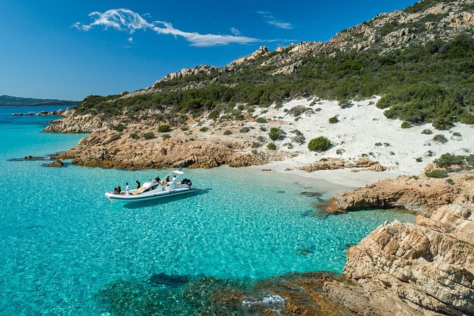 Private Rib Tour La Maddalena archipelago with skipper 4 or 8 hours - The welcome service and onboard comforts