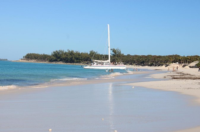 Private speed boat beach and bar hopping visiting Rose island - Beach Bars, Lunch, and the Floating Bar