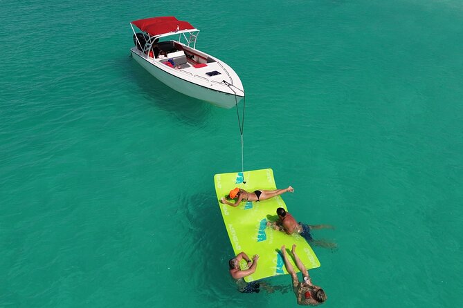 Private Speed Boat Charter in St Maarten & Nature Reserve - Maho Beach and the famous low-flying planes