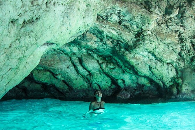 Private Speed Boat Tour to Blue Cave & Pakleni islands - A private route from Hvar to the open sea