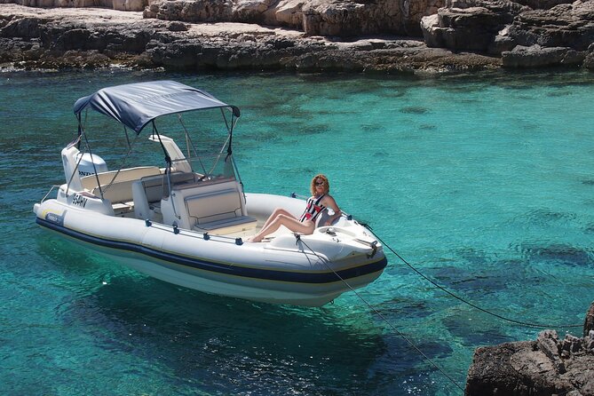 Private Speed Boat Tour to Blue Cave & Pakleni islands - Stiniva Cove and its narrow entrance