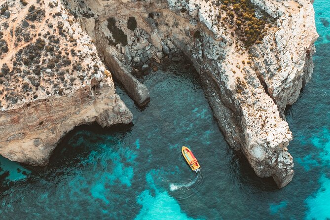 Private Speedboat 3hrs Blue Lagoon, Crystal Lagoon & Caves - The 1618 tower gives the ride a little context
