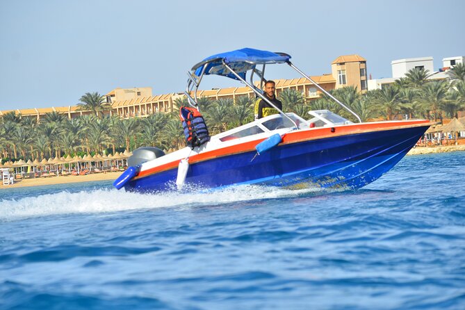 Private Speedboat to Abu Munkar Island and Snorkeling - Hurghada - Crew service and the private-group advantage