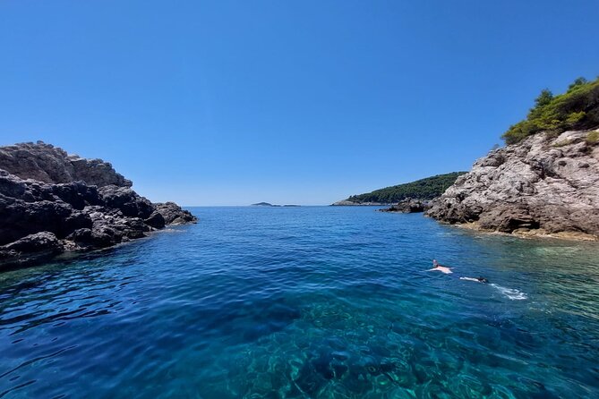 Private Speedboat Tour- Blue cave, sandy beaches and snorkelling - The eight-hour Mljet option goes much farther