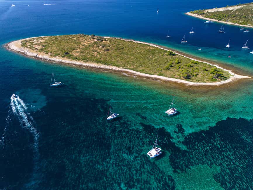 Private Speedboat Tour: Blue Lagoon & 3 Islands from Split - Optional Maslinica on Šolta