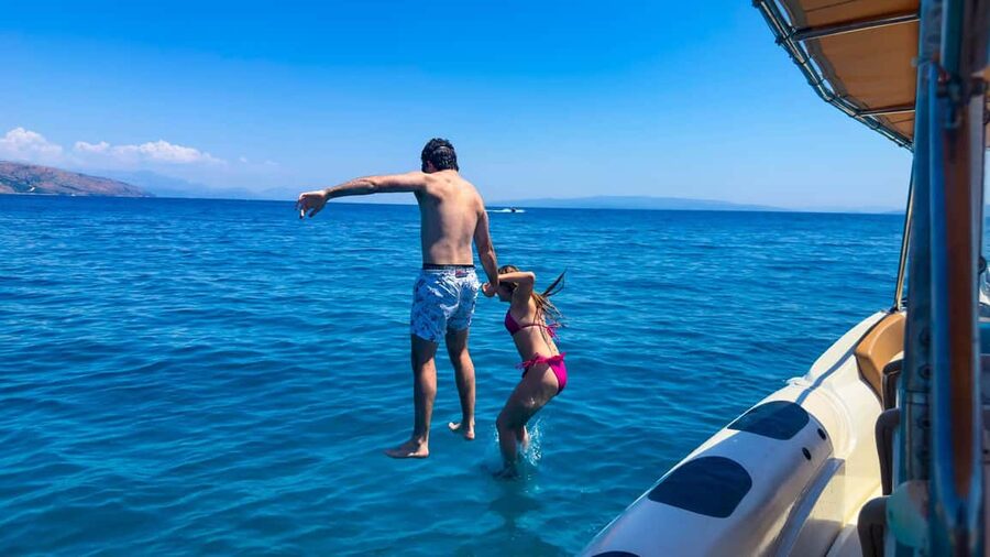 Private Speedboat Tour from Split – Blue Lagoon & Šolta - Crew service and the limits of the guiding