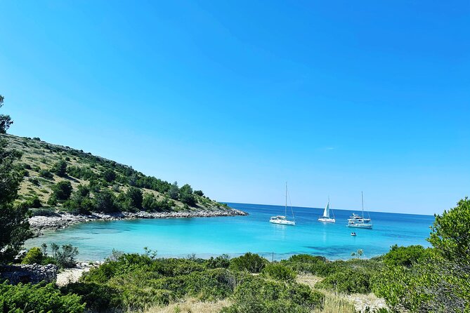 Private speedboat tour : Sakarun beach, Dugi otok, Golubinka Cave - Golubinka Cave and the Dragon Eye shape