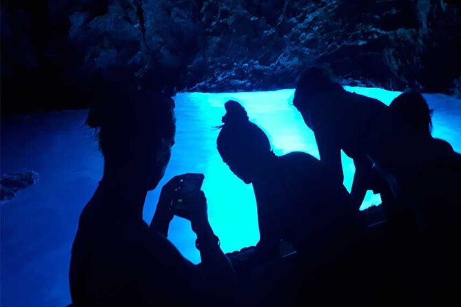 Private speedboat tour to Blue Cave and visit Island Hvar - Komiža, where the day slows down