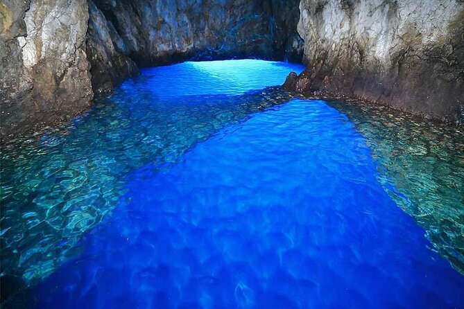 Private speedboat tour to Blue Cave and visit Island Hvar - The separate Blue Lagoon and kayak details