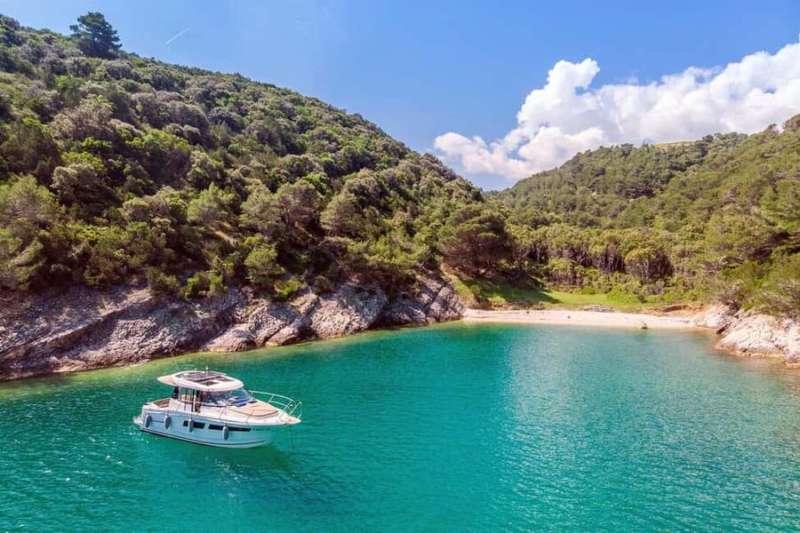 Private speedboat tours Sea Symphony - The Little Blue Cave at Pokrivenik Bay