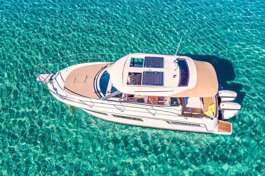 Private speedboat tours Sea Symphony - Jelsa and the optional Duboković Winery visit