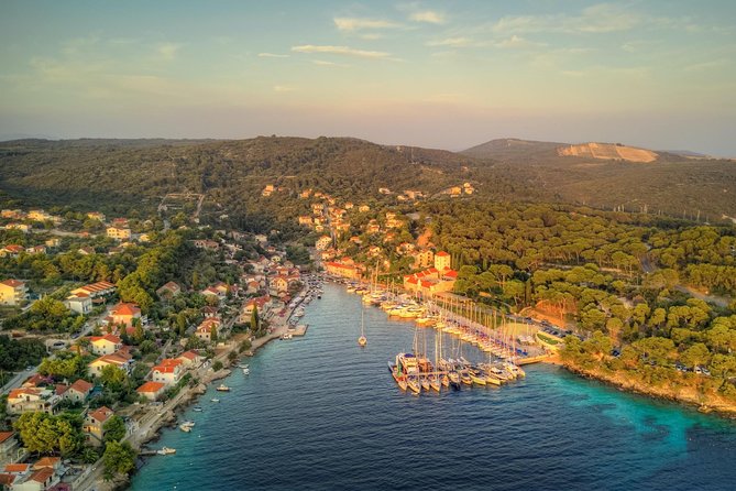Private Sunset tour on the speedboat in village Maslinica, island Solta - What the private format means in practice