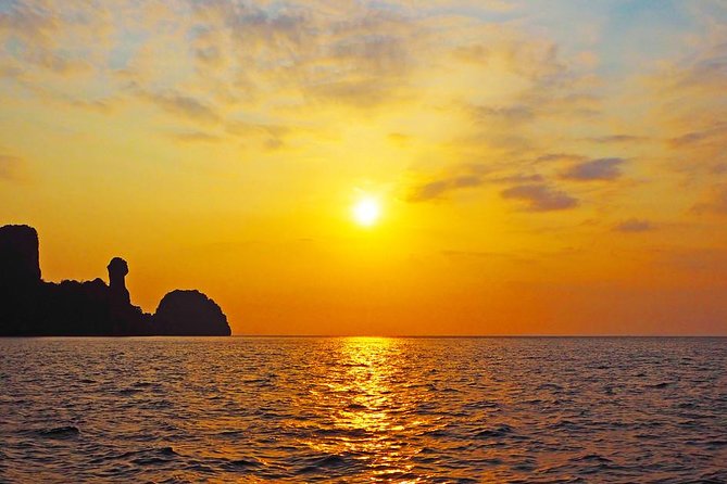 Private Tour Phi Phi Early Bird Premium Tour by Speed Boat - From Phuket to Ko Phi Phi Don