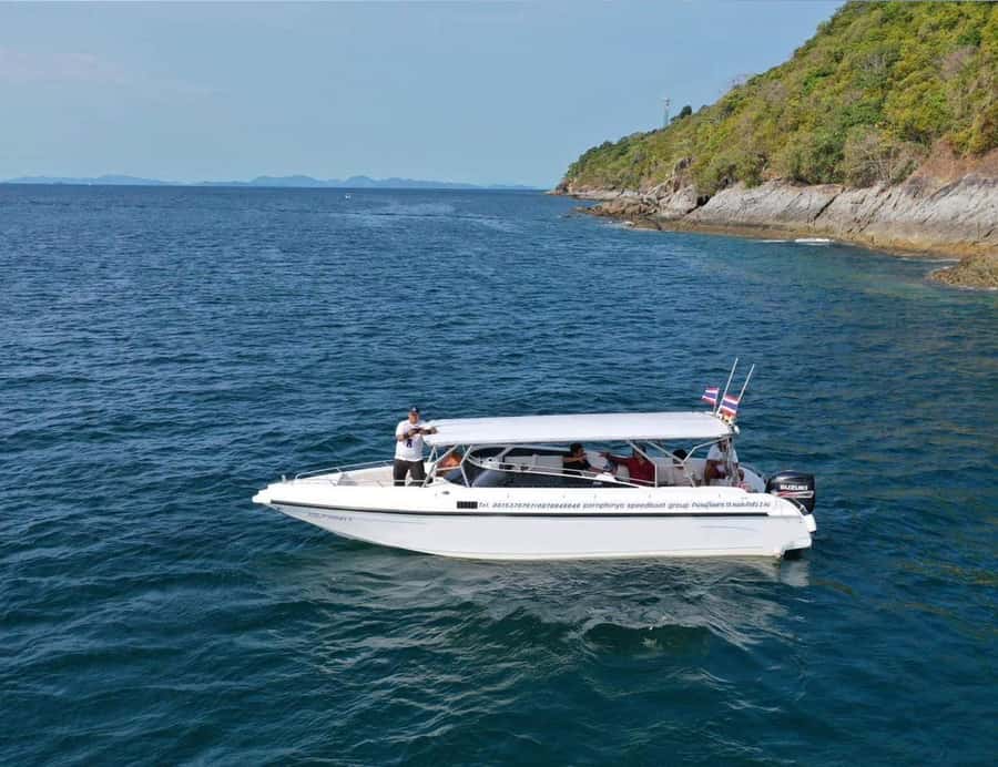 Private VIP Speed Boat Charter to Phi Phi Islands - What the crew and equipment add
