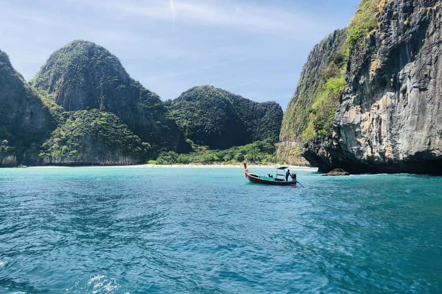Private VIP Speed Boat to Phi Phi & Maya Bay - A private boat changes the whole day