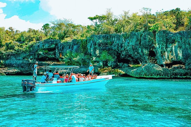 Punta Cana Speed Boat to Saona Island with Lunch & Natural Pools - Arriving on Isla Saona
