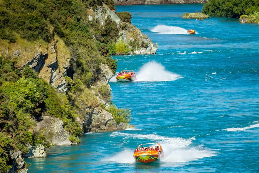 Queenstown: Jet Boat Adventure with Thunder Jet - The Kawarau River and the big spins