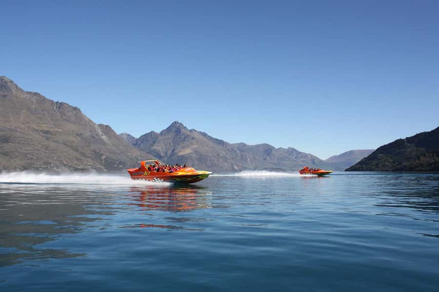Queenstown: Jet Boat Adventure with Thunder Jet - Racing across Lake Wakatipu