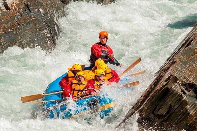 Queenstown Kawarau River Rafting and Jet Boat - Rafting the Kawarau Gorge