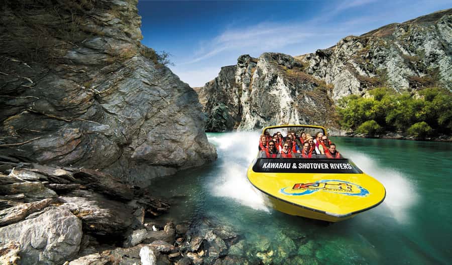 Queenstown: Shotover River and Kawarau River Jet Boat Ride - Crossing Lake Wakatipu at full speed