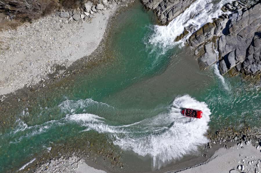 Queenstown: Shotover River Extreme Jet Boat Experience - How wet and cold will you get?