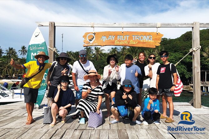 RED RIVER TOUR (Private tour): 4 ISLANDS TOUR BY SPEEDBOAT - Stop three: May Rut Trong for sand and lunch