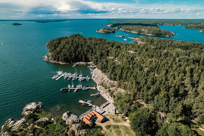 RIB Speed Boat Tour and Archipelago Island Visit (4,5h) - The Stockholm archipelago begins quickly