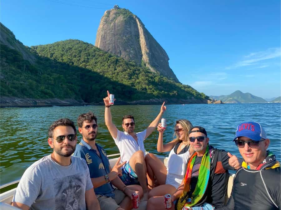 Rio de Janeiro: SpeedBoat Tour - Beach Tour with Beer - Copacabana and Arpoador by speedboat