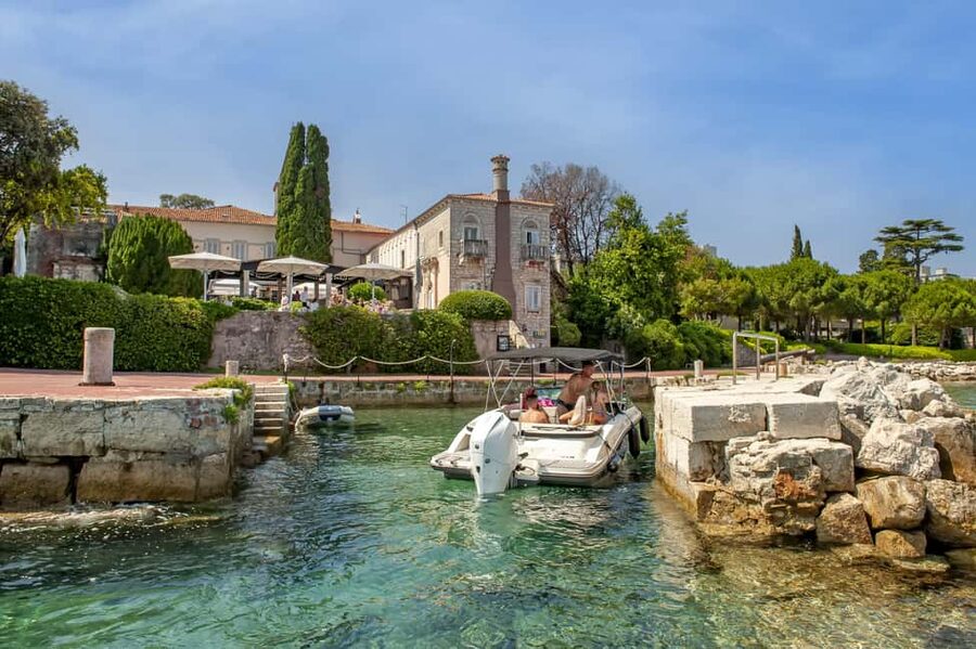 Rovinj or Vrsar: Lim Fjord & Rovinj islands Speedboat Tour - Figarola Island gives you an easy first swim