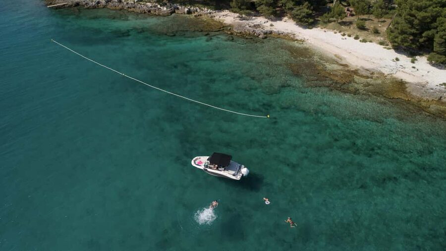 Rovinj: Rovinj Archipelago and South Coves Speedboat Tour - Cruising Back Past Rovinj
