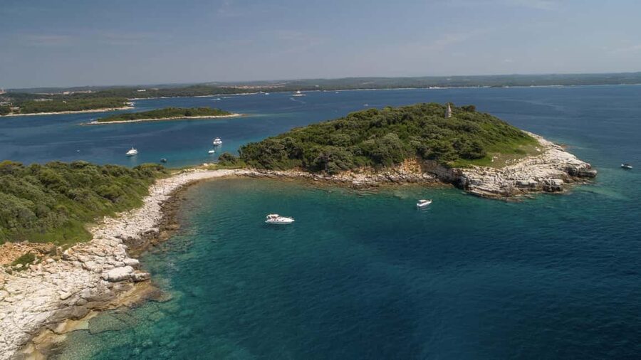 Rovinj: Rovinj Archipelago and South Coves Speedboat Tour - Cliff Jumping and Snorkeling at Katarina