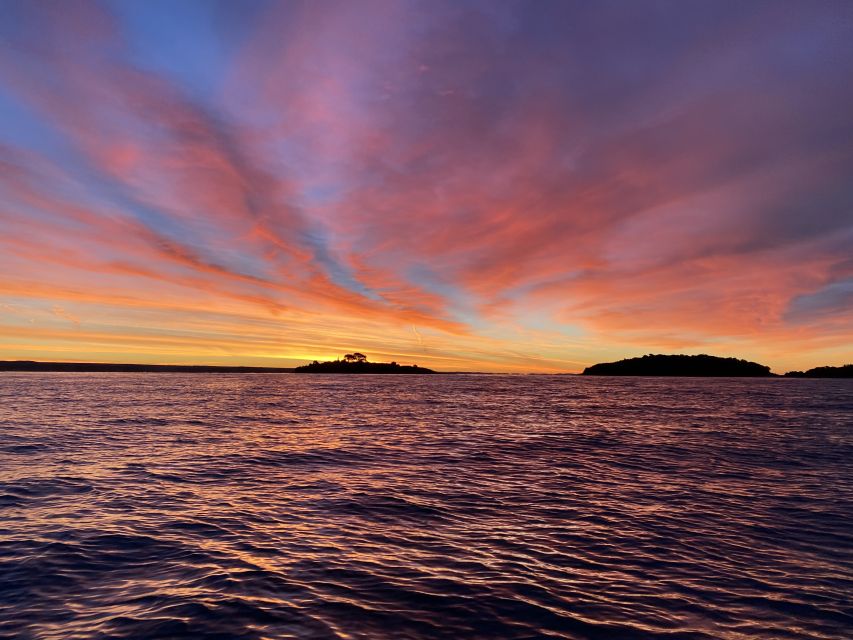 Rovinj: Sunrise Dolphins & Fishermen at Work Speedboat Tour - How the guides shape the morning