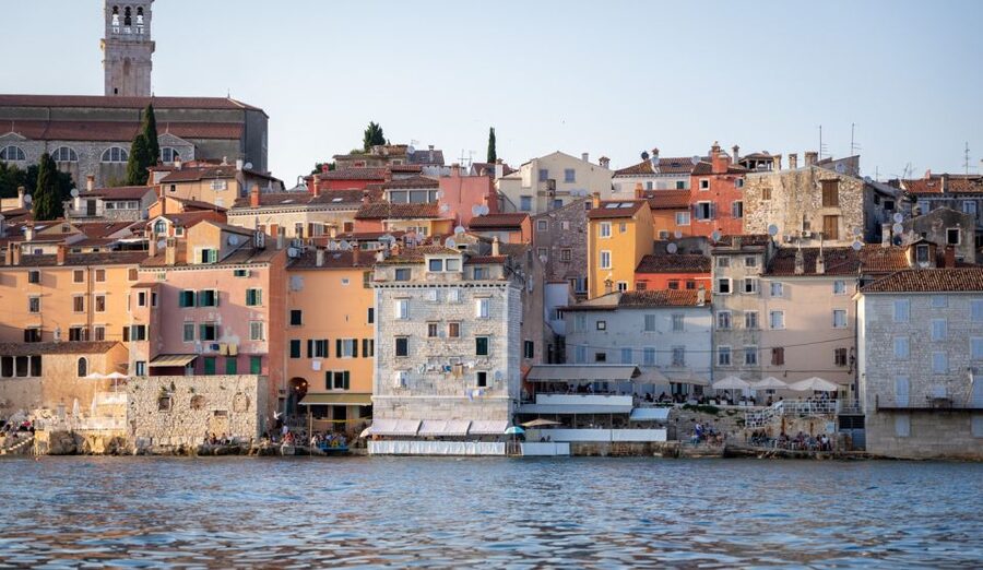Rovinj: Sunrise Dolphins & Fishermen at Work Speedboat Tour - The 20-minute return and Rovinj from offshore