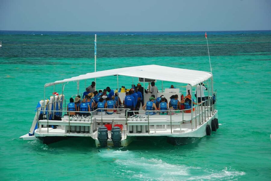 Sailing Splash Tour Speedboat, Snorkel, and Catamaran - Trying snuba with close guide support