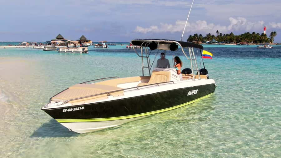 San Andres: Private San Andres Bay Tour by Luxury Speedboat - Key points at a glance